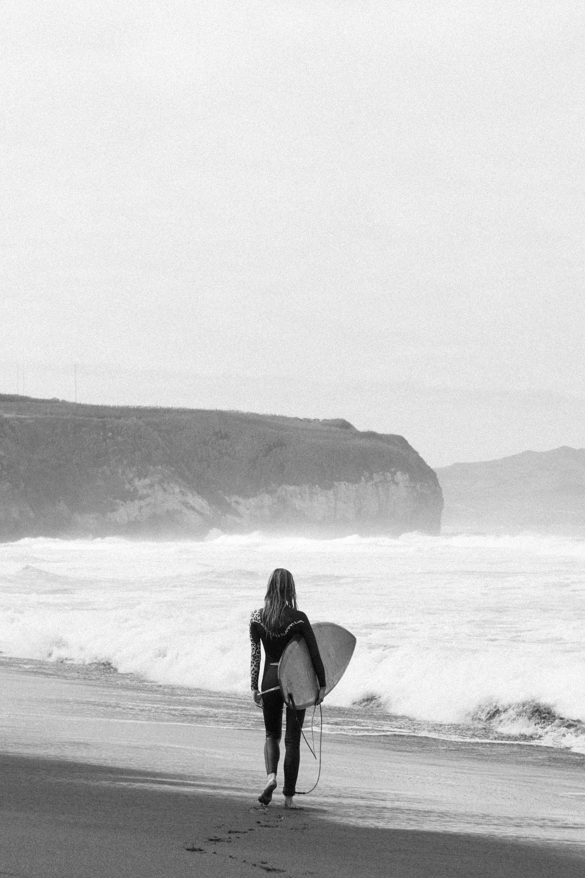 Featured image of post Beach Surf Black And White