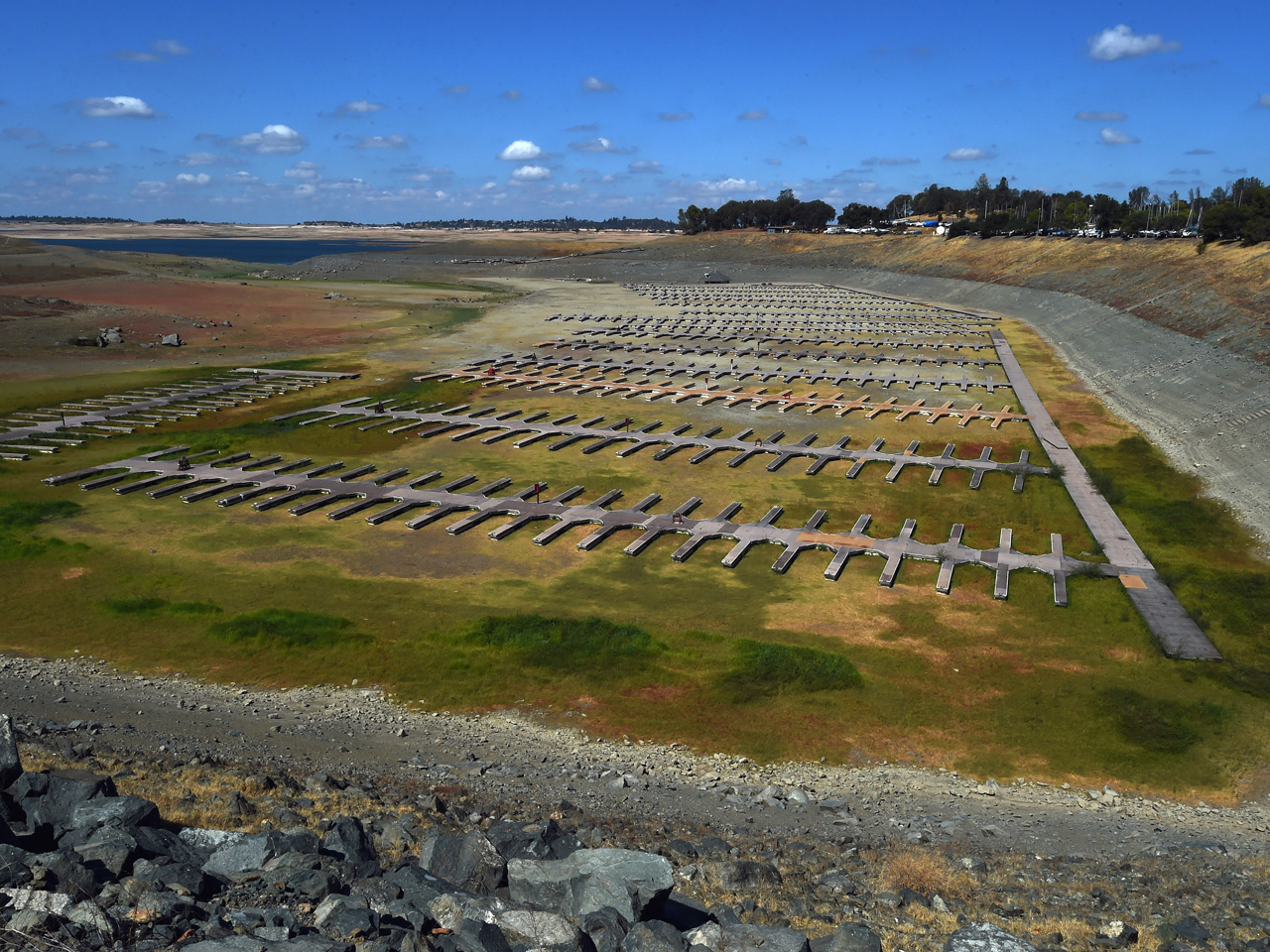 picture Folsom Lake Low Water Level