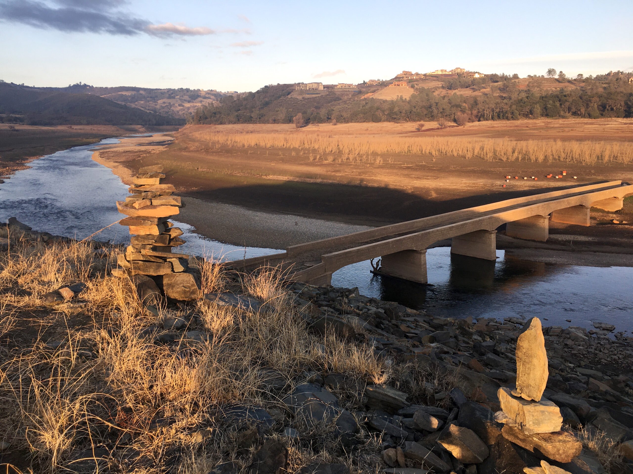 picture Folsom Lake Water Level April 2021