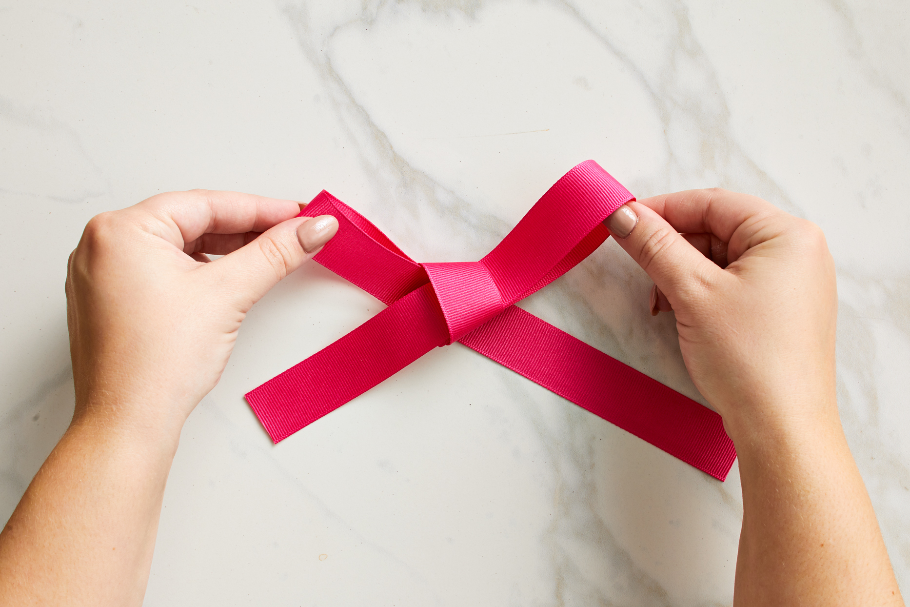 pix How To Tie A Bow Out Of Ribbon